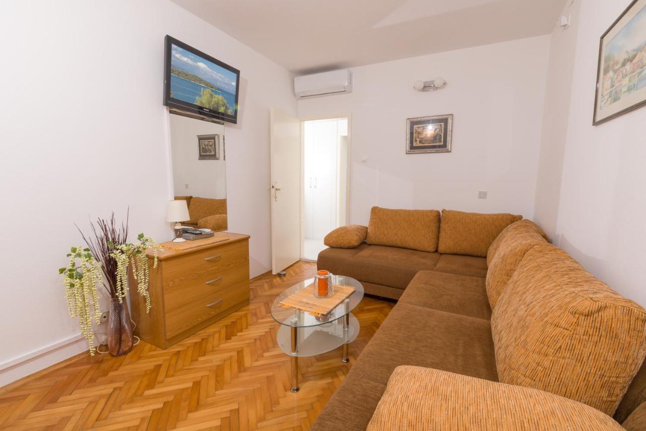 Apartments Dobronic Jelsa  Bagian luar foto