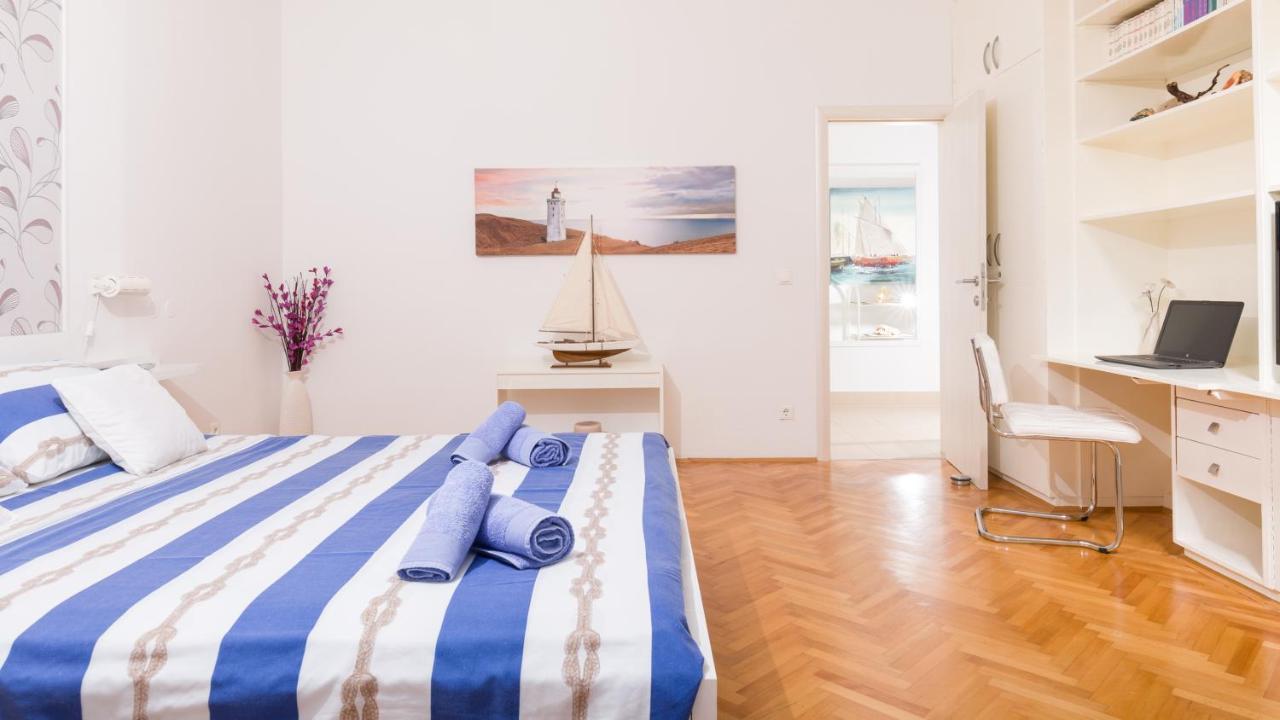 Apartments Dobronic Jelsa  Bagian luar foto